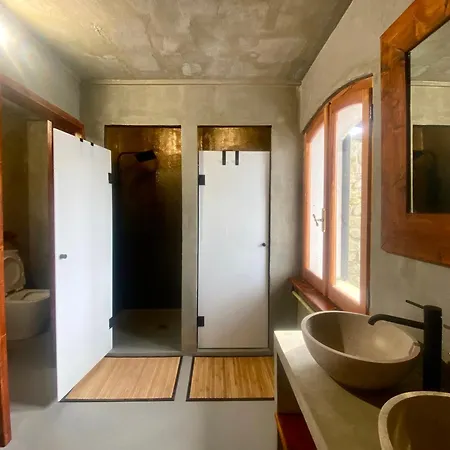 Shangri-la Travellers' * Castel dell'Alpi